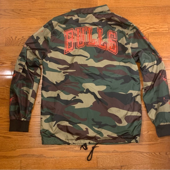 NBA Chicago Bulls Camo Nylon WindBreaker Woodland mesh size large lined snaps - Picture 3 of 8